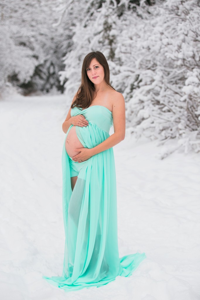 winter maternity photos