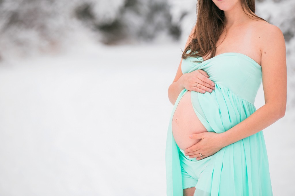 winter maternity photos