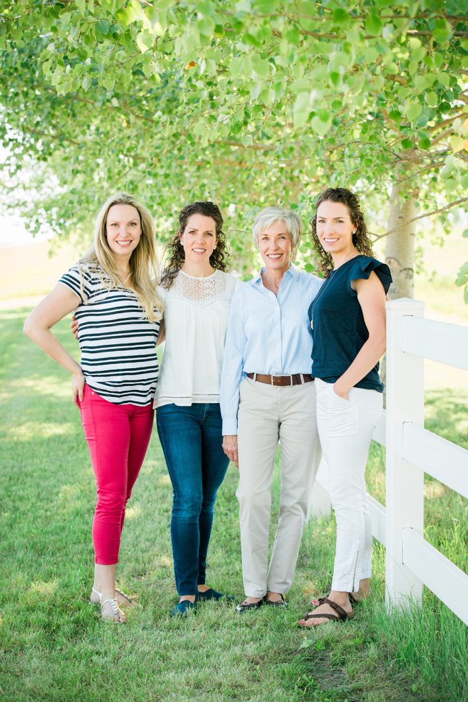 mom and daughters, extended family photos