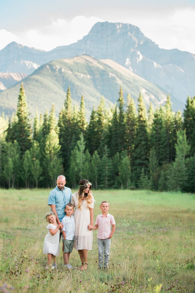 family photo session in the mountains, family of 5,