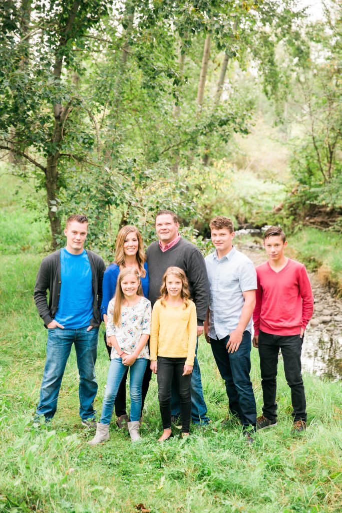 family photos, family of 7 posing ideas, Confederation Park