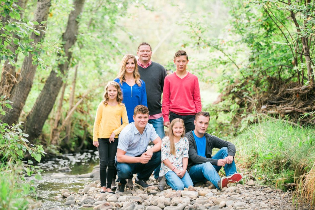 family photos, family of 7 posing ideas, Confederation Park