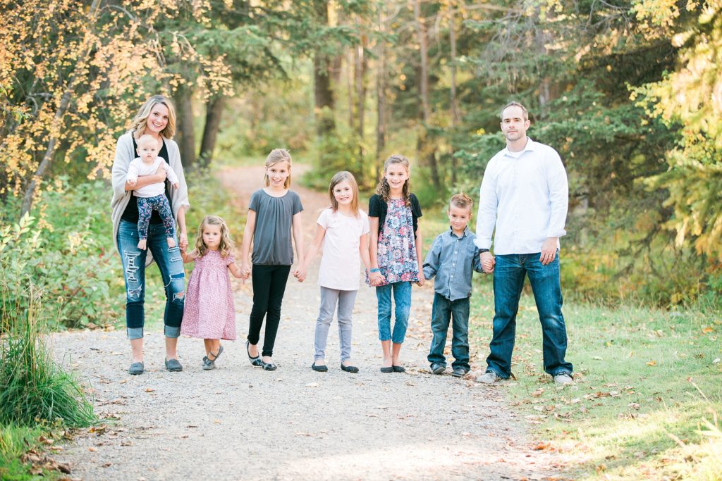 fall family photos, family of 8 posing ideas