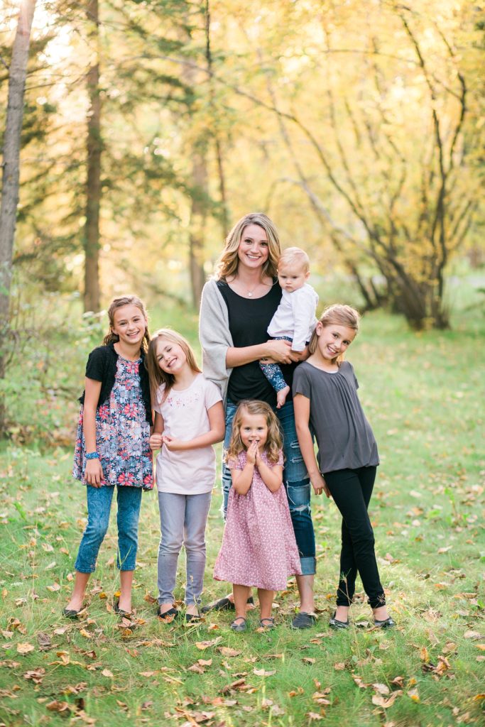 mom with her 5 daughters