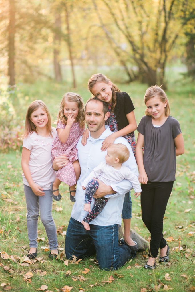 dad with his 5 daughters
