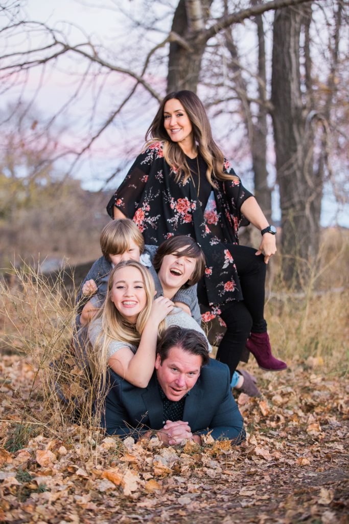 fall family photos, family of 5 posing ideas, Fish Creek Park