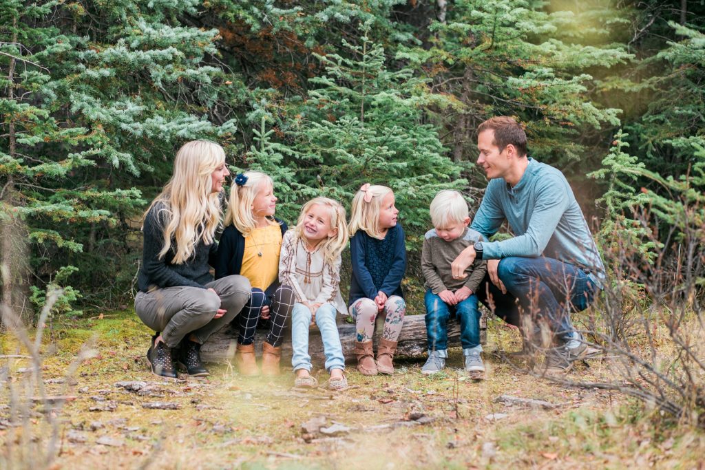 family of 6 posing ideas, fall family photos, Edworthy Park