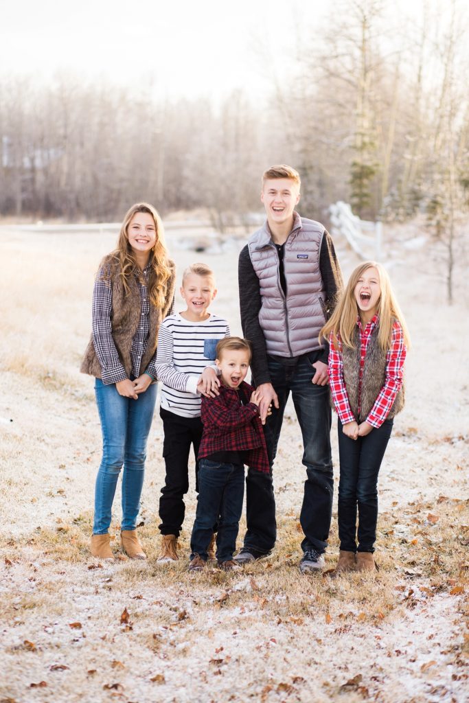 siblings, family photos, large family posing ideas