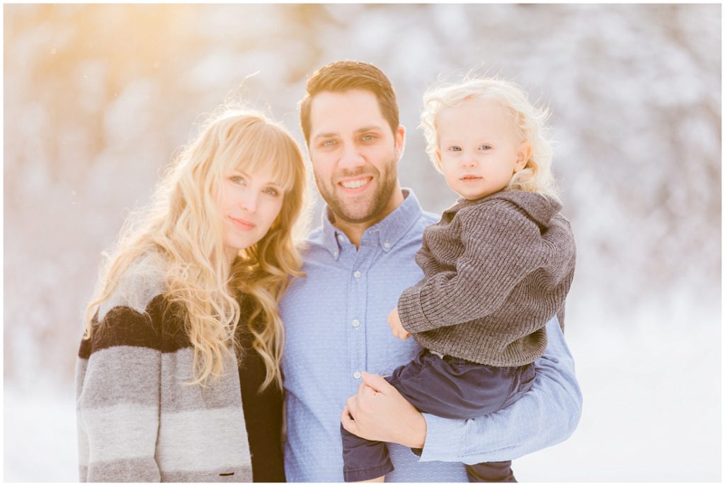 maternity photos, winter maternity, family photos, family of 3, beautiful light