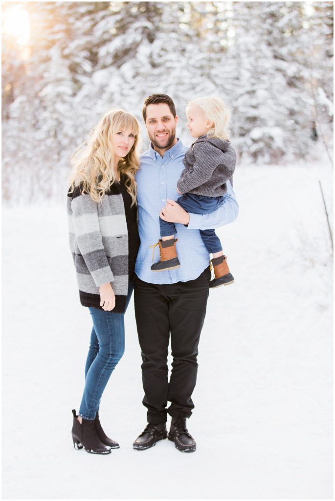 family of 3, winter family photos, beautiful light