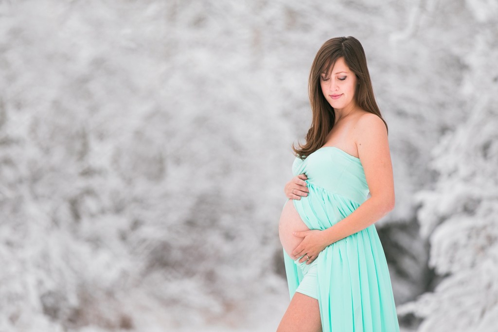 winter maternity photos