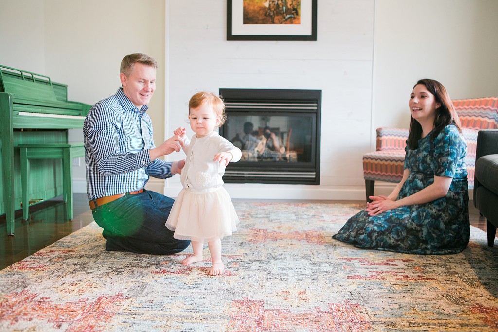 lifestyle family photos, baby's first steps