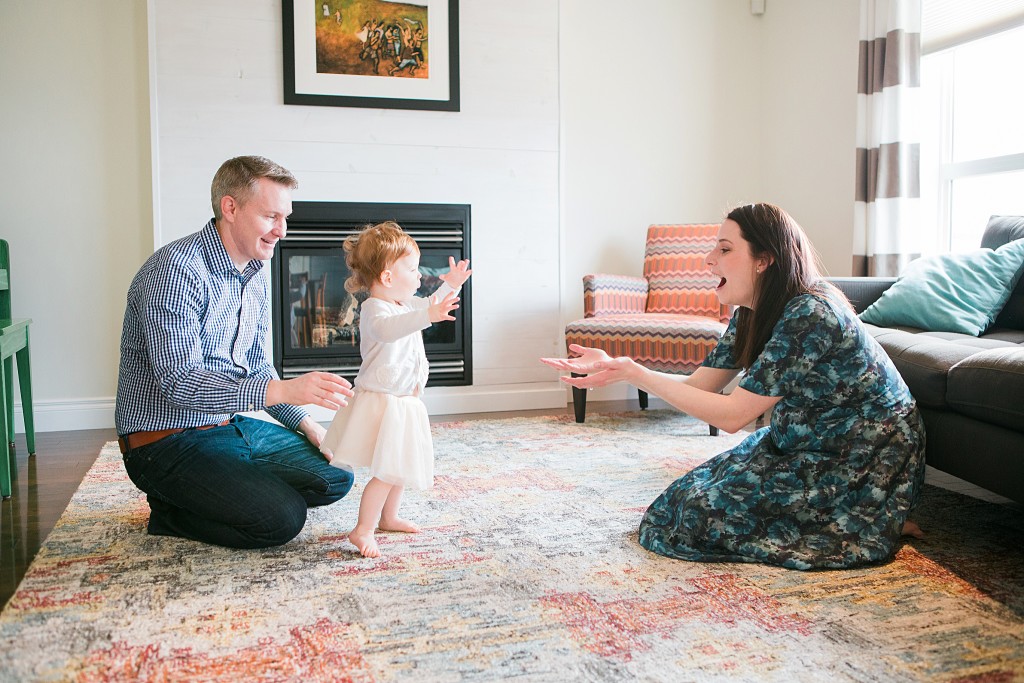 baby's first steps, lifestyle family photos