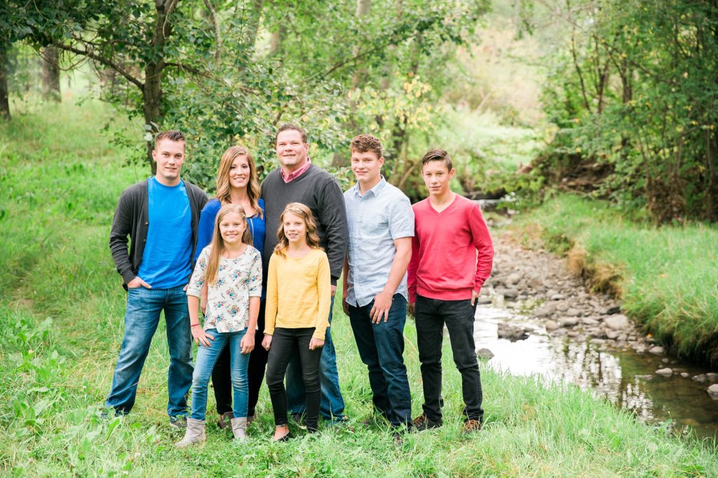 family photos, family of 7 posing ideas, Confederation Park