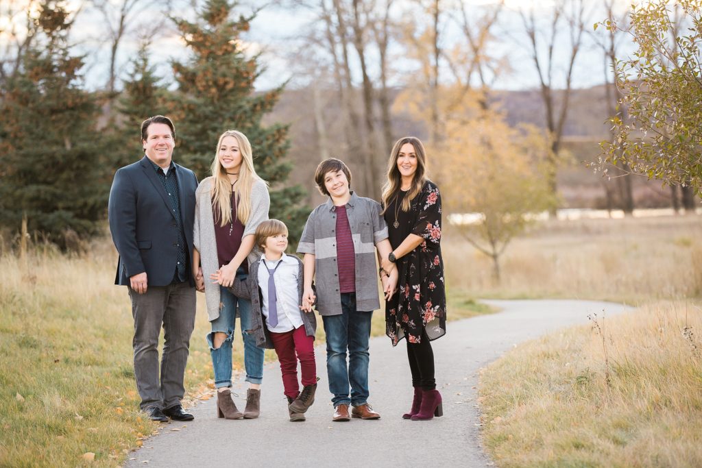 fall family photos, Fish Creek Park, family of 5 posing ideas