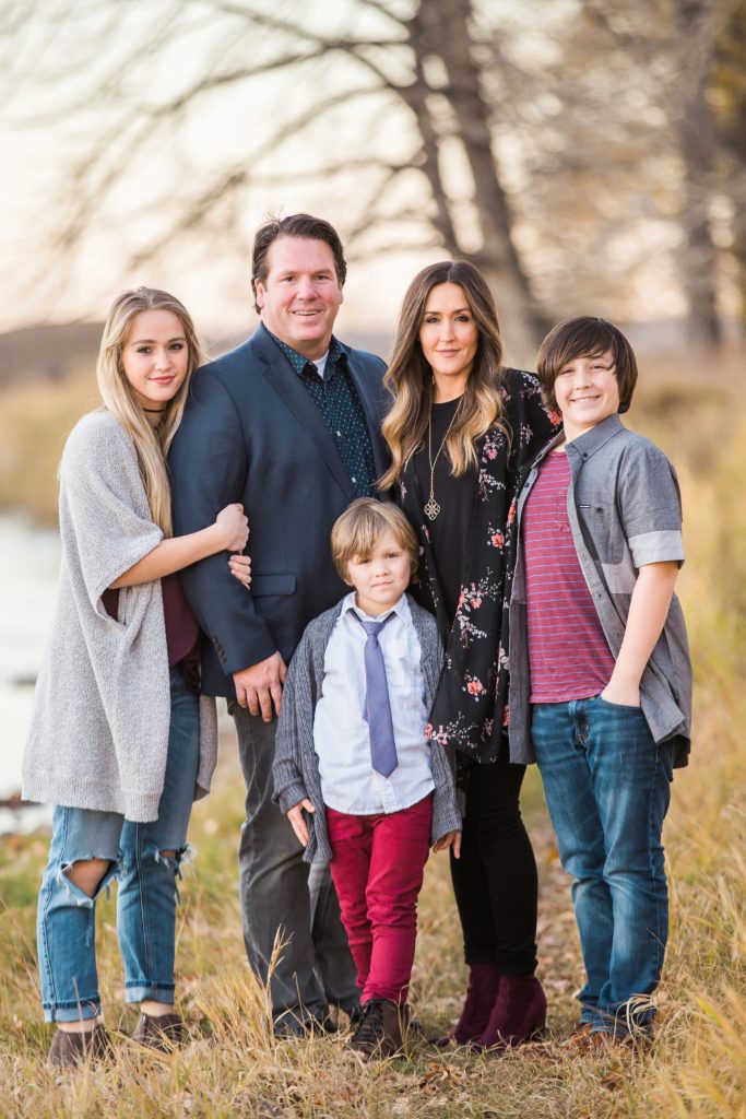 fall family photos, Fish Creek Park, family of 5 posing ideas