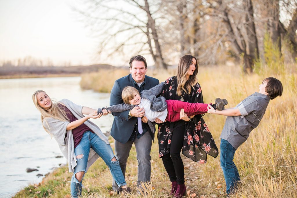 fall family photos, family of 5 posing ideas, Fish Creek Park