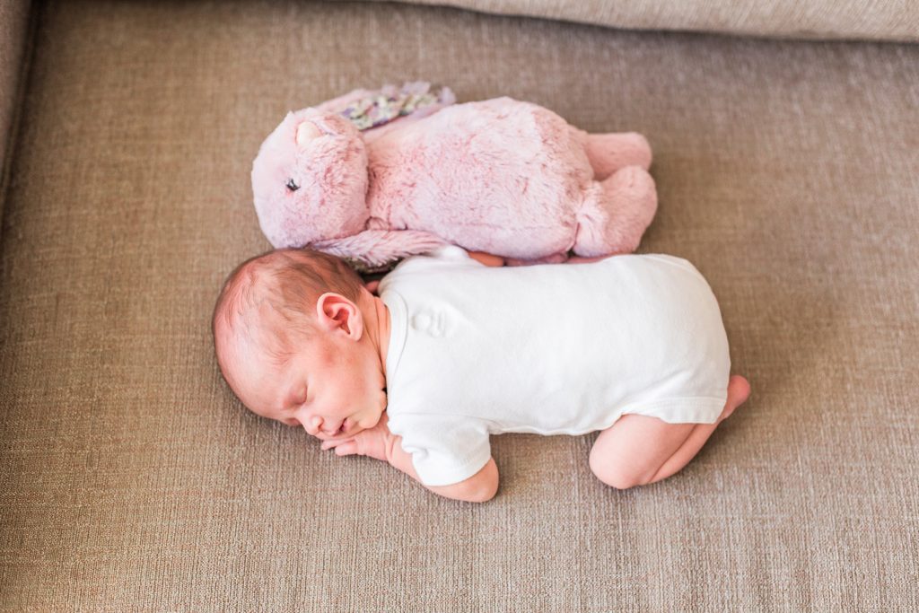 lifestyle newborn photos,