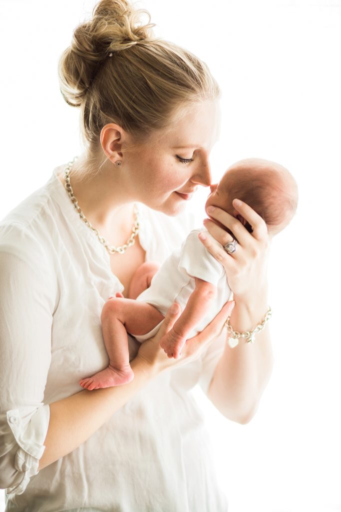 lifestyle newborn photos, mom and newborn girl