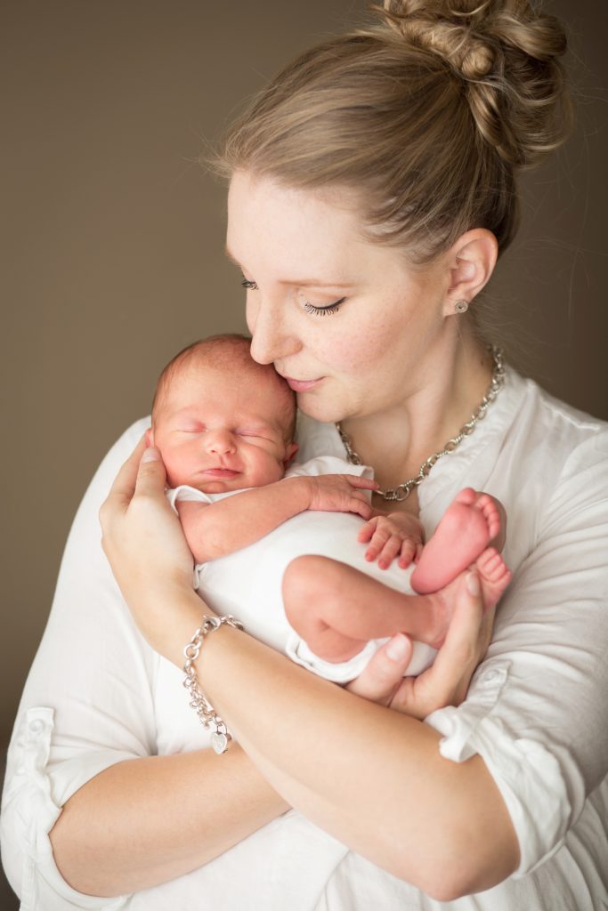 lifestyle newborn photos, mom and newborn girl, at home newborn session