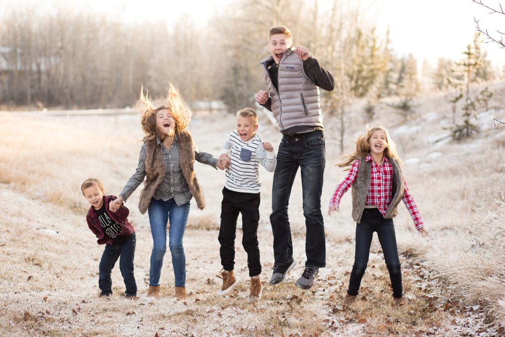 kids jumping, siblings