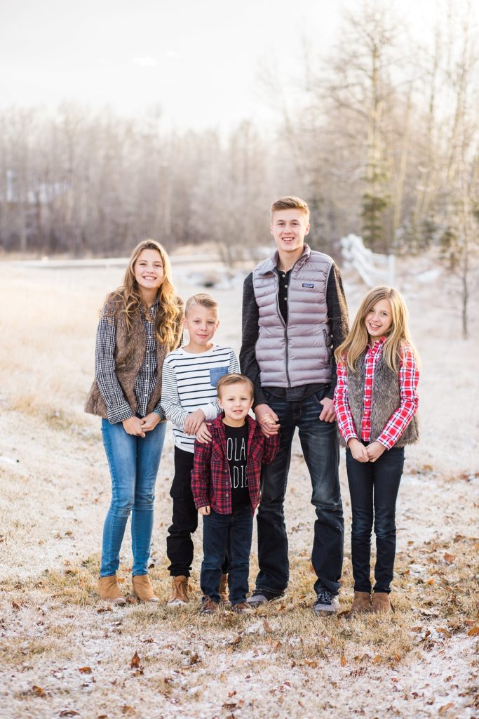 siblings, family photos, large family posing ideas
