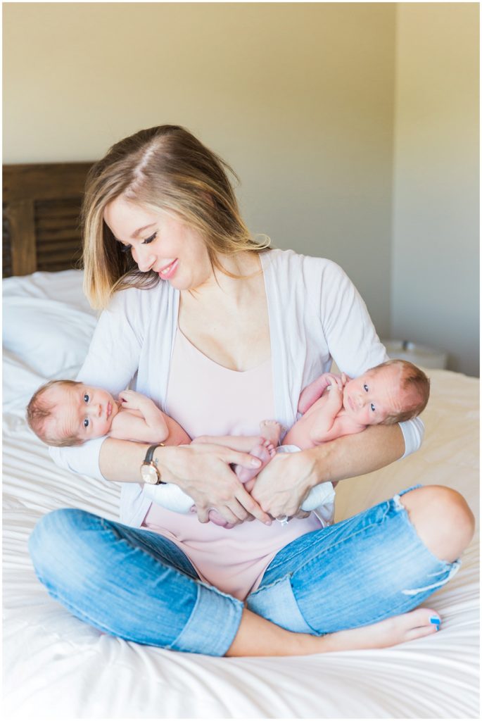 newborn twins, newborn photos, lifestyle newborn photos