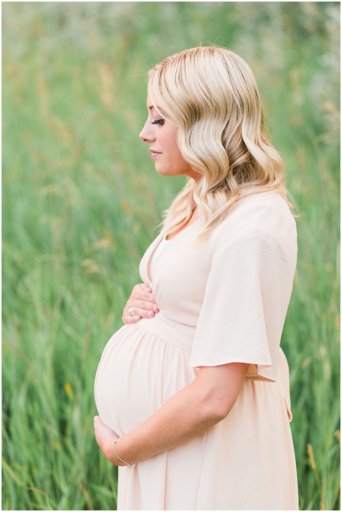 maternity photos, pink maternity dress, 