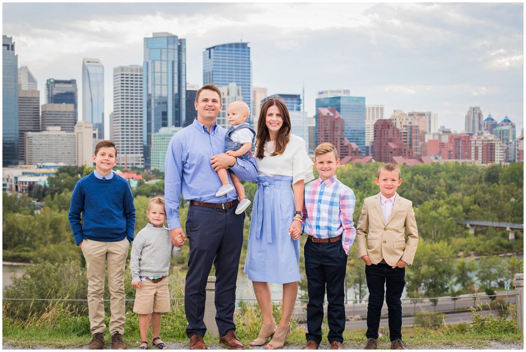 family photos, family of 7, Calgary skyline