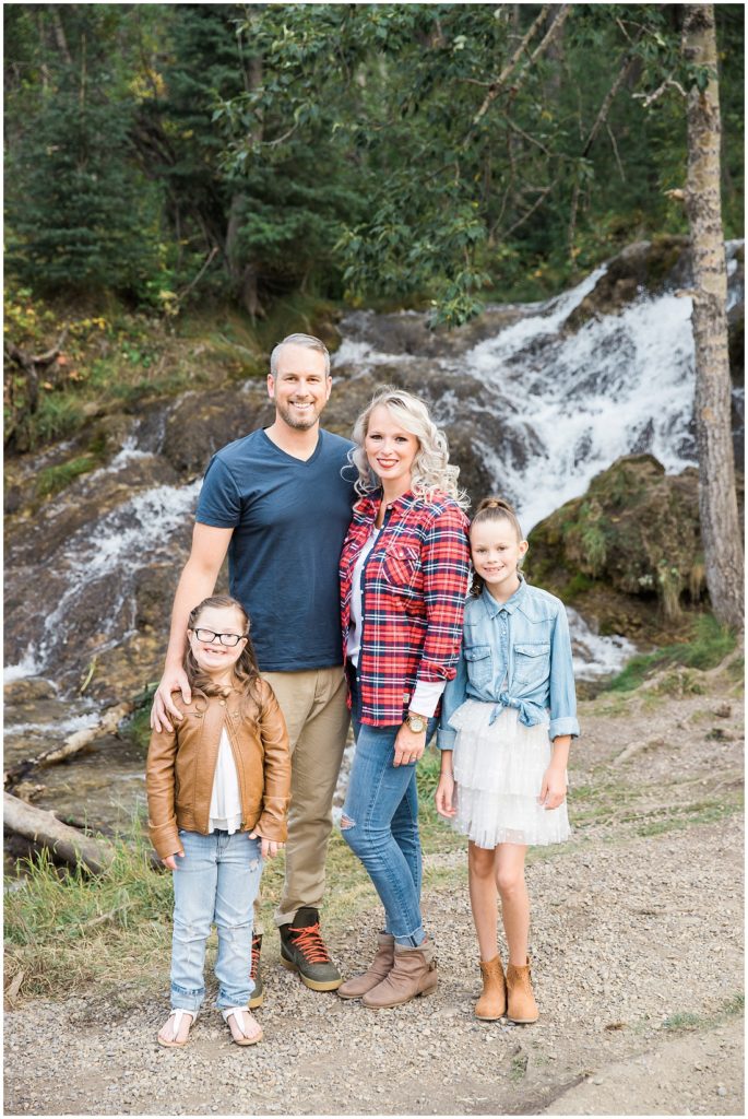 fall family photos, family of 4, Big Hill Springs Provincial Park