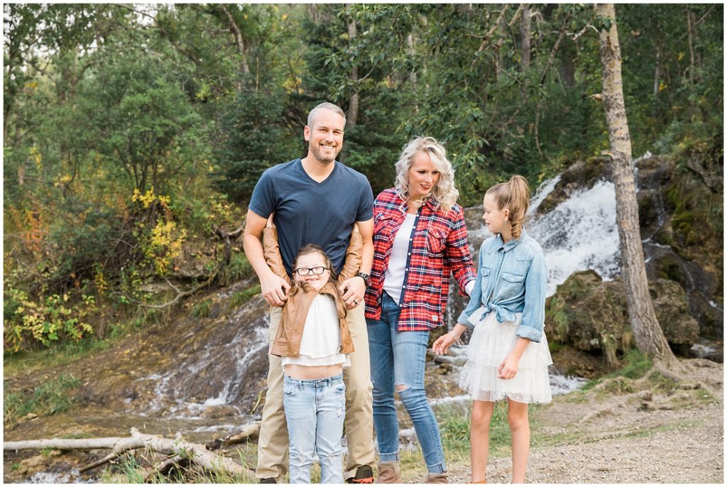 fall family photos, family of 4, Big Hill Springs Provincial Park