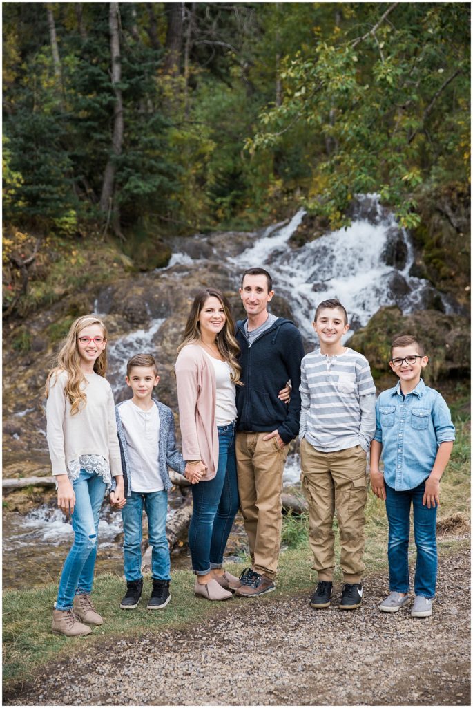 fall family photos, family of 6, family portraits, Big Hill Springs Provincial Park, 