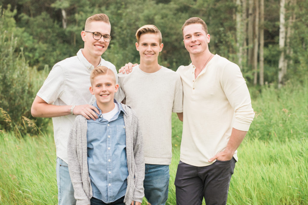 Calgary family photography, Calgary family photographer, Calgary family photos, family portraits, brothers