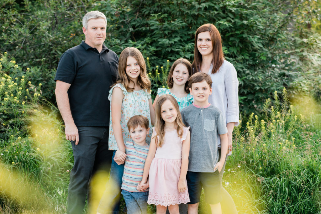 family of 7, family photos, family portraits, Edworthy Park, Calgary family photos, Calgary family photography, Calgary family photographer, yyc family photos, 