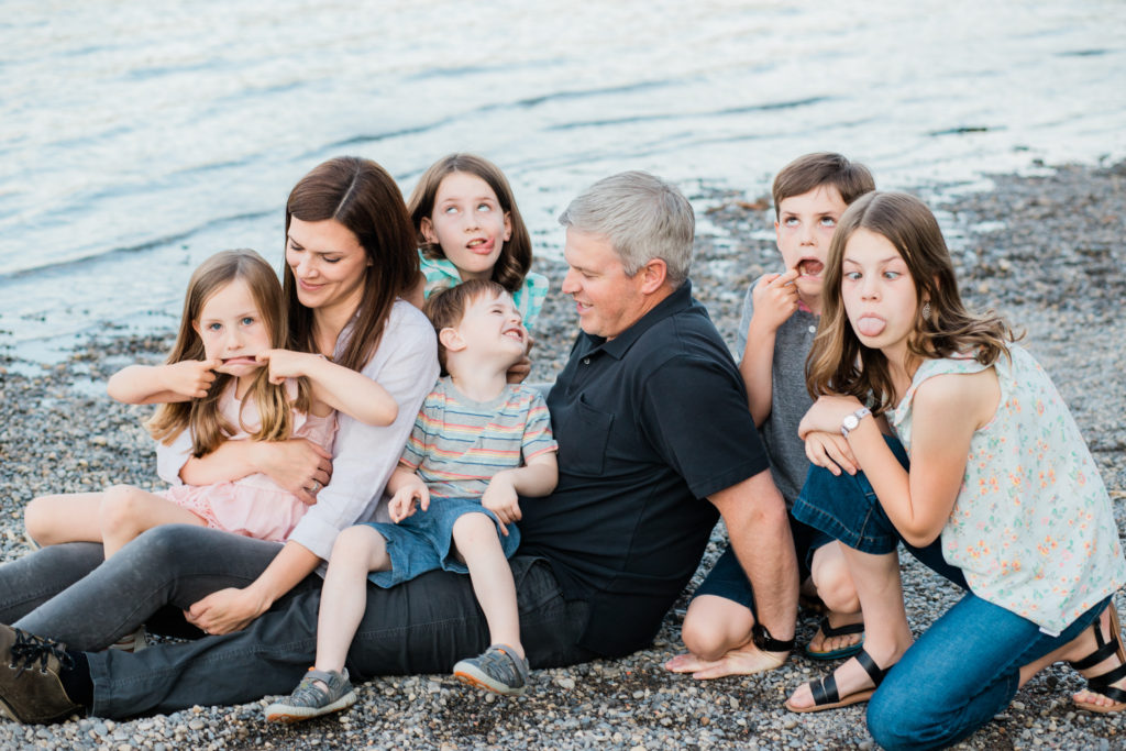 family of 7, family photos, family portraits, Edworthy Park, Calgary family photos, Calgary family photography, Calgary family photographer, yyc family photos, 